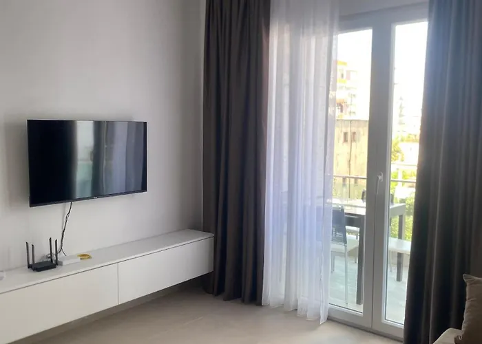 Family Retreat On The By Wave Durrës
